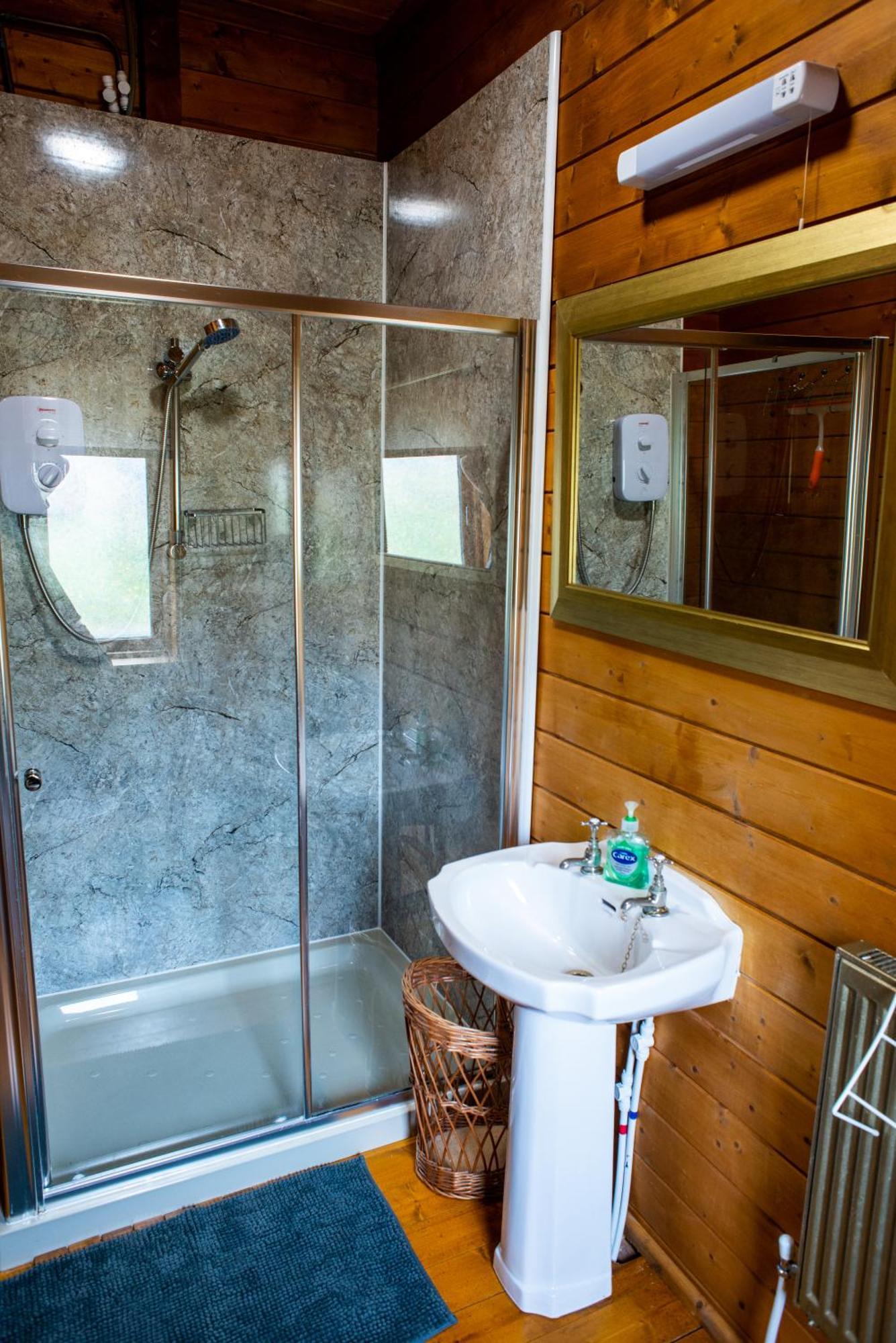 Cherry Cabin - Little Log Cabin In Wales Bettws Cedewain Buitenkant foto