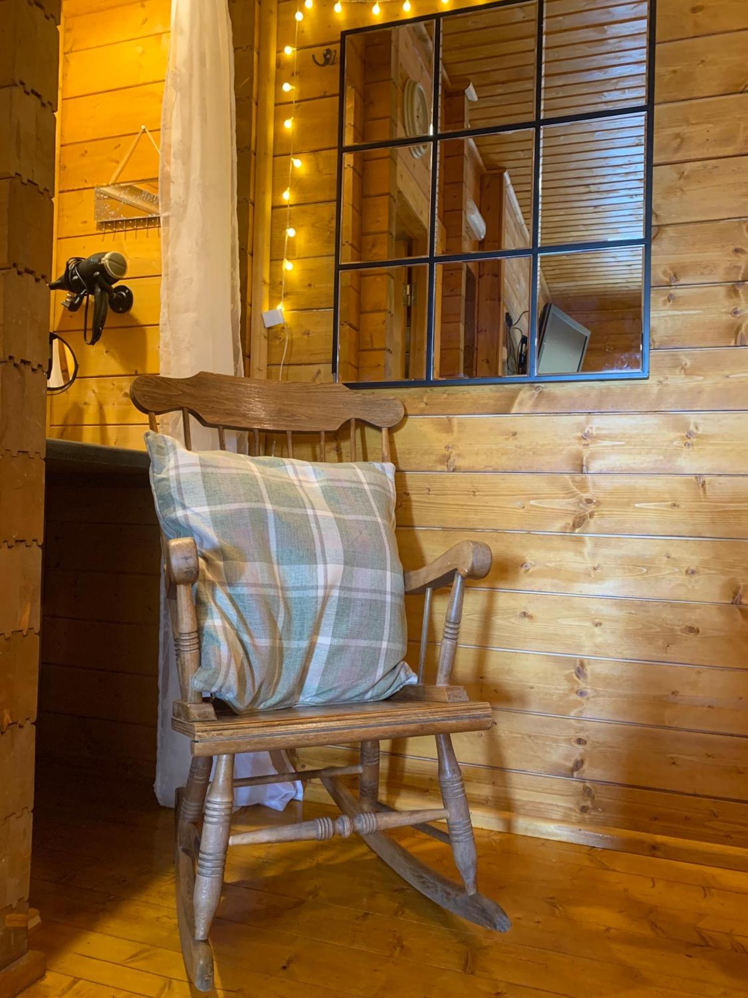 Cherry Cabin - Little Log Cabin In Wales Bettws Cedewain Buitenkant foto